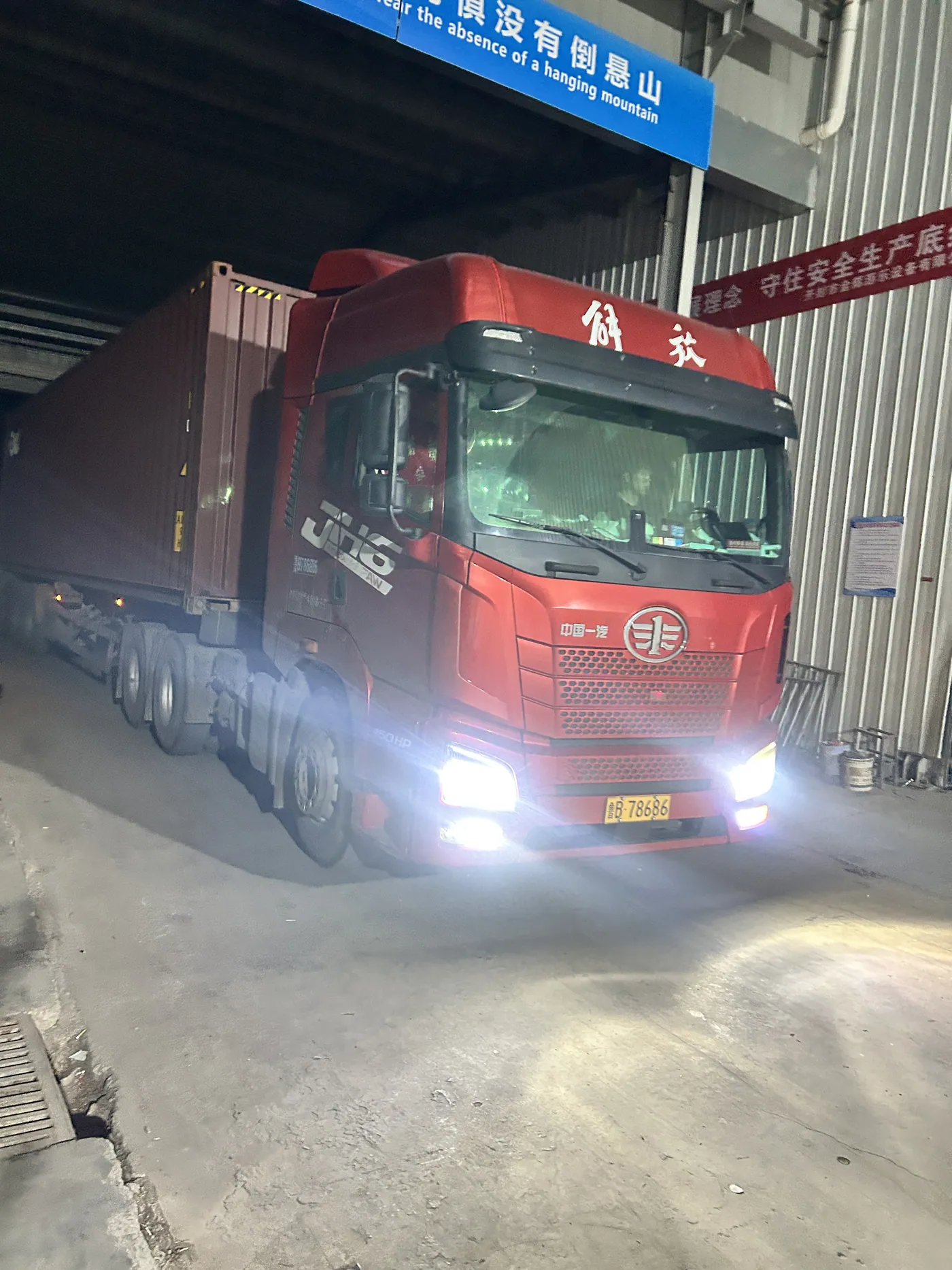 Container loading — amusement rides packed for shipment — XL Amusement Ride amusement ride manufacturer (photo 23)