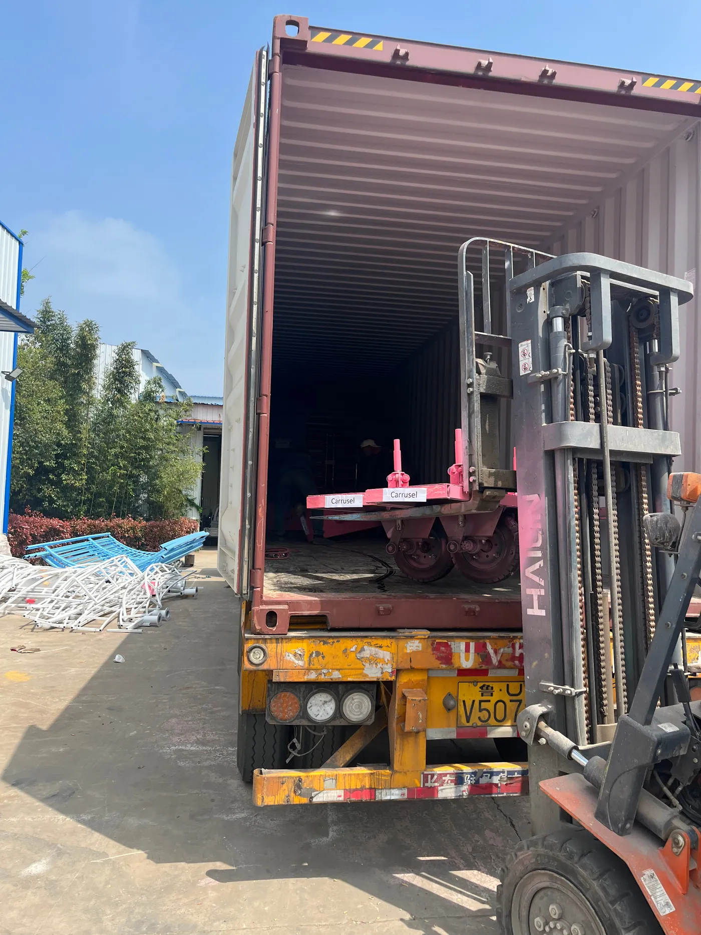 Container loading — amusement rides packed for shipment — XL Amusement Ride amusement ride manufacturer (photo 26)
