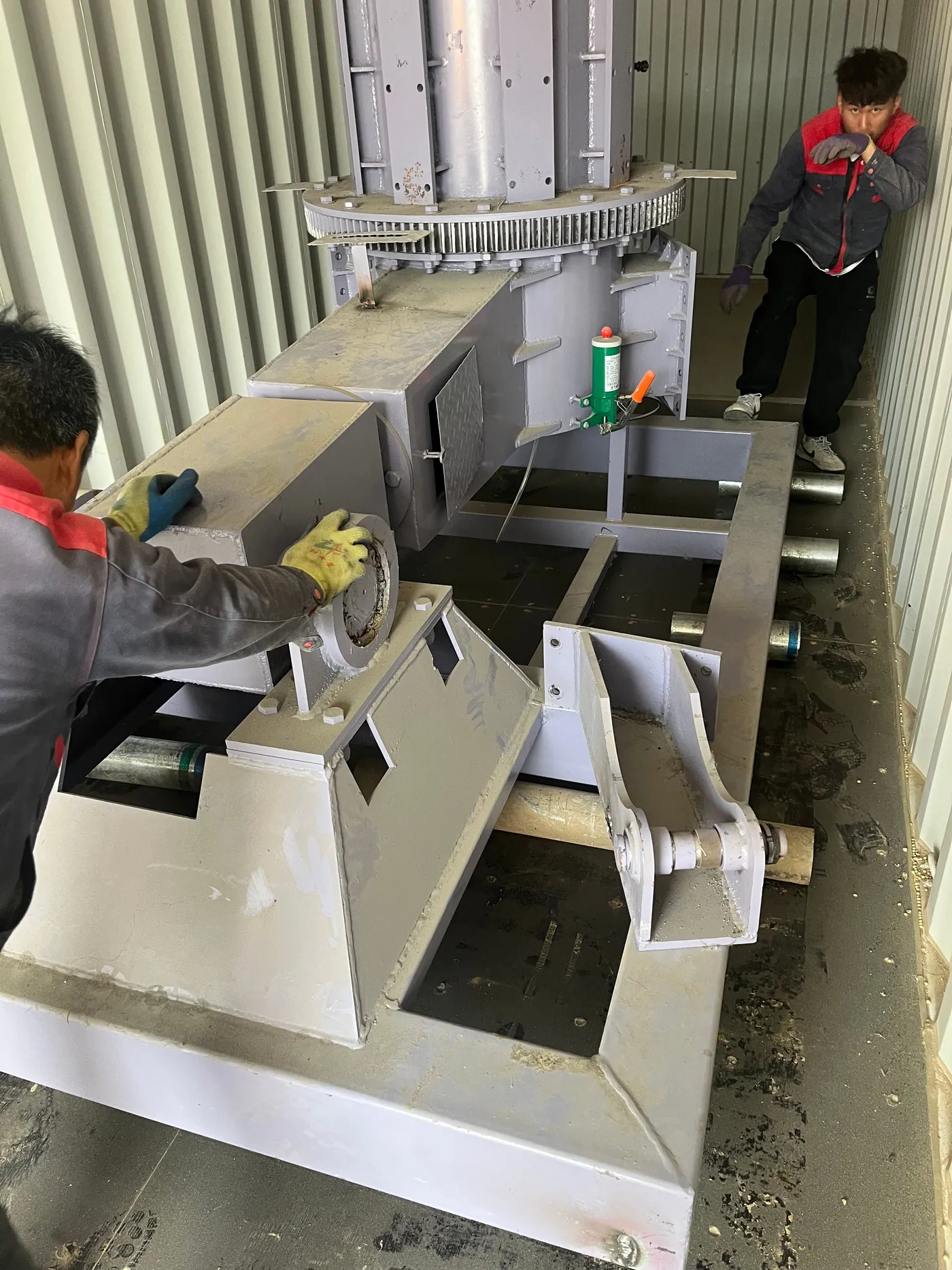 Container loading — amusement rides packed for shipment — XL Amusement Ride amusement ride manufacturer (photo 27)