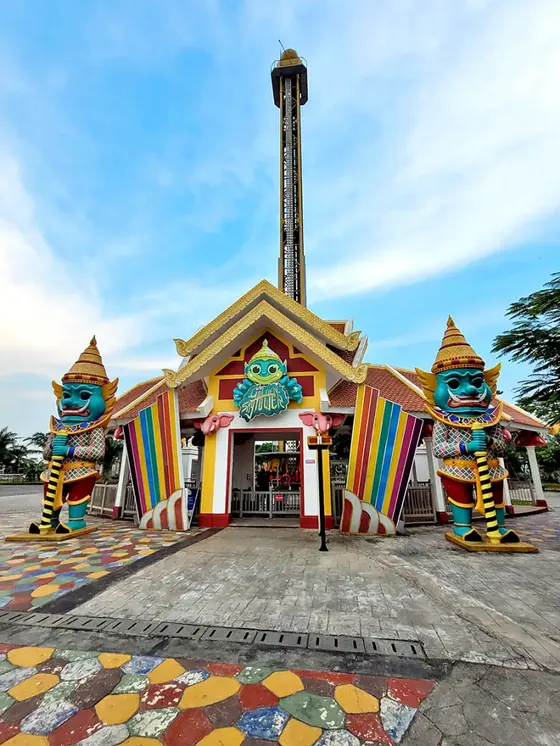 Drop Tower 47 Meters High amusement ride — photo 3 by XL Amusement Ride factory