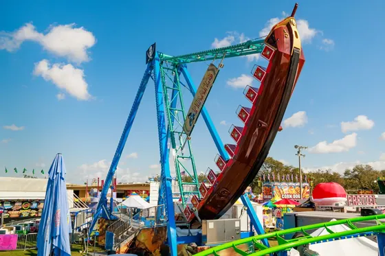 PIRATE SHIPTRAILERMOUNTED amusement ride for sale — manufactured by XL Rides (Henan Xinlong Amusement Equipment Co., Ltd.)