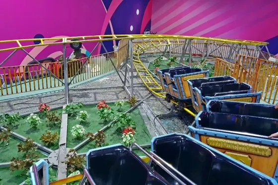 8-shape COASTER amusement ride — photo 5 by XL Rides factory