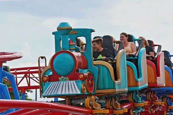 Family launch amusement ride — photo 6 by XL Amusement Ride factory