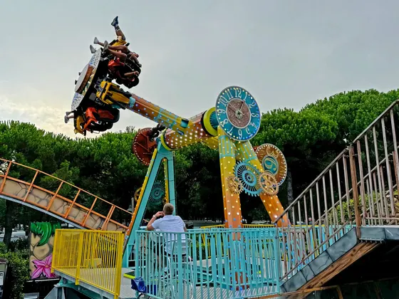 MINIDANCEPARTY8-360° amusement ride for sale — manufactured by XL Rides (Henan Xinlong Amusement Equipment Co., Ltd.)