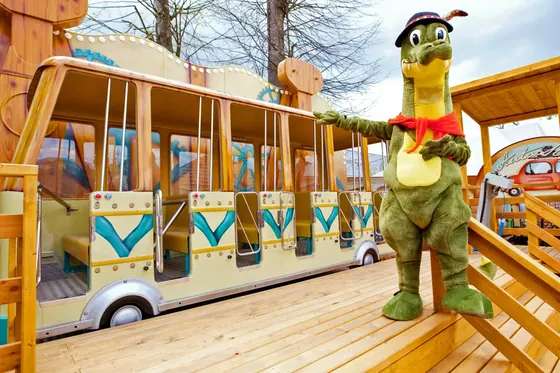 Flying Bus amusement ride — photo 3 by XL Amusement Ride factory