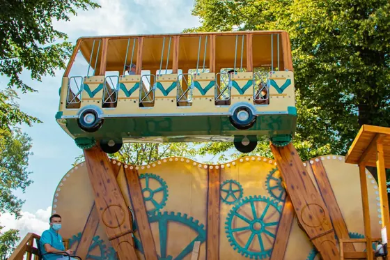 Flying Bus amusement ride — photo 5 by XL Amusement Ride factory