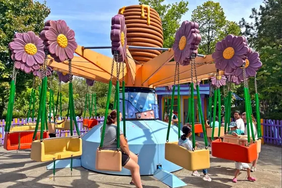 Flying Chair 4 amusement ride for sale — manufactured by XL Rides (Henan Xinlong Amusement Equipment Co., Ltd.)