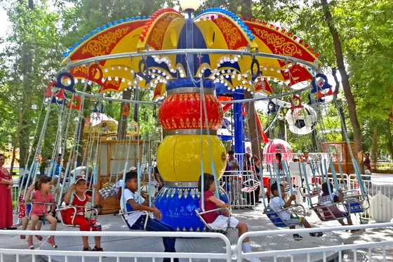 Toy Swinger amusement ride for sale — manufactured by XL Rides (Henan Xinlong Amusement Equipment Co., Ltd.)