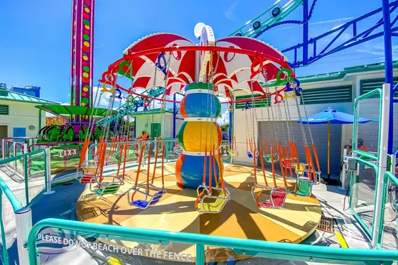 Toy Swinger amusement ride — photo 3 by XL Rides factory
