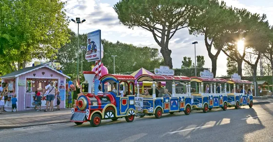 ROAD TRAINS amusement ride for sale — manufactured by XL Rides (Henan Xinlong Amusement Equipment Co., Ltd.)